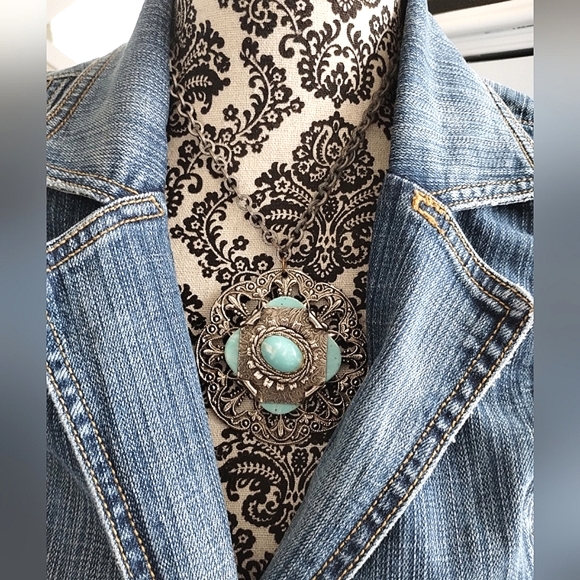 Turquoise Style Medallion Like Statement Necklace - Picture 10 of 14